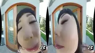 فيلم للكبار مجنون بالواقع الافتراضي: دومينو تأخذ عدة أعضاء ذكرية