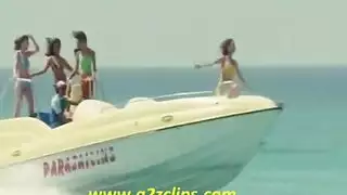 رقص هز مؤخرة من ديسي بيب ديا ميرزا وأورجيا تبادل بصق