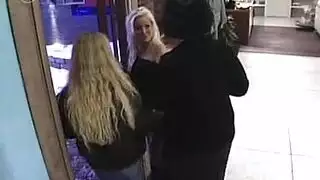 ‫فرجها المبلل، لعبتنا لثلاثية إباحية‬