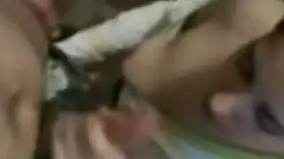 وظيفة مكتبية ساخنة: المدير ينيك فرج سكرتيرته العراقية الضيق