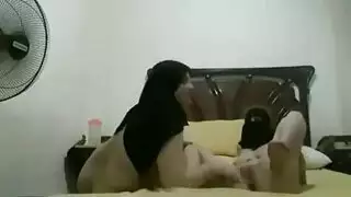 مص قضيب في القاهرة: فتاة مقنعة تحصل على قذف مزدوج على وجهها