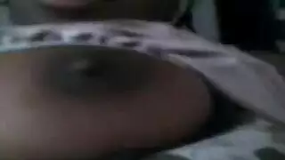 عاهرة صغيرة تتعرض للضرب في مشهد ريمكس صريح