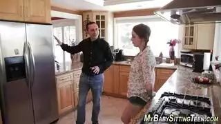 ديوث يجلب زوجتة لاصديقه ينيكها