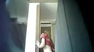 فيديو سري: حلق كس أختها أثناء النوم