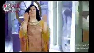 إغراء بالهزّ: رقص برديس المثير وعرض الأثداء