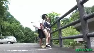 نيك علني عند الجدار: فتاة آسيوية ذات فتحات ضيقة