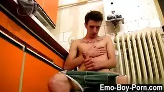 لعبة إباحية برية مع ممثلة إباحية جميلة