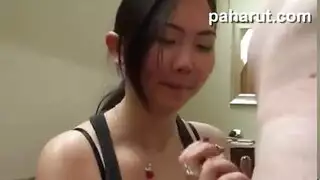 شقراء بريئة تتحول إلى قاسية في الجنس الفموي