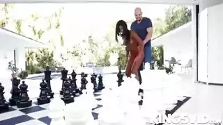 ميا ميس الشقراء المثيرة تحب الركوب من الخلف بقوة