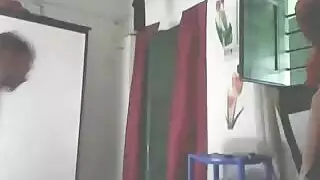 إباحية في حمولة الشاحنة: عاهرة تُنكح في العلن