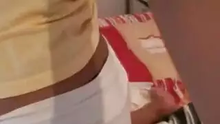 الأم تنام مع حبيبي بنته