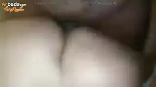 هزة الجماع الشديدة تجعل جسدها يرتعش دون سيطرة
