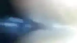 الابن يطلب مساعدة امة