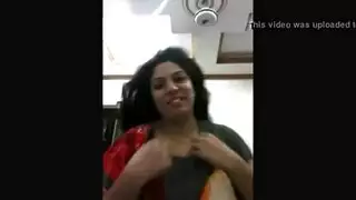 يضحك سحر اليوغا