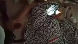 بيلعب في ثدي خالته الهندية