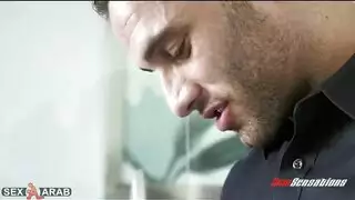 مشهد للكبار: مهبل الزوجة المبلل ينفجر بالمتعة