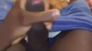 الرجل الأسود يتلقى ضربات جنسية قوية من صديقه المقرب